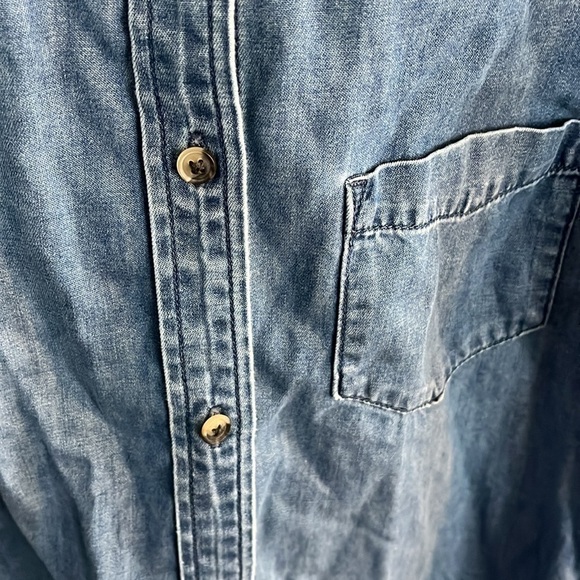 Banana Republic Denim Chambray Button Down Shirt EUC - Picture 6 of 9